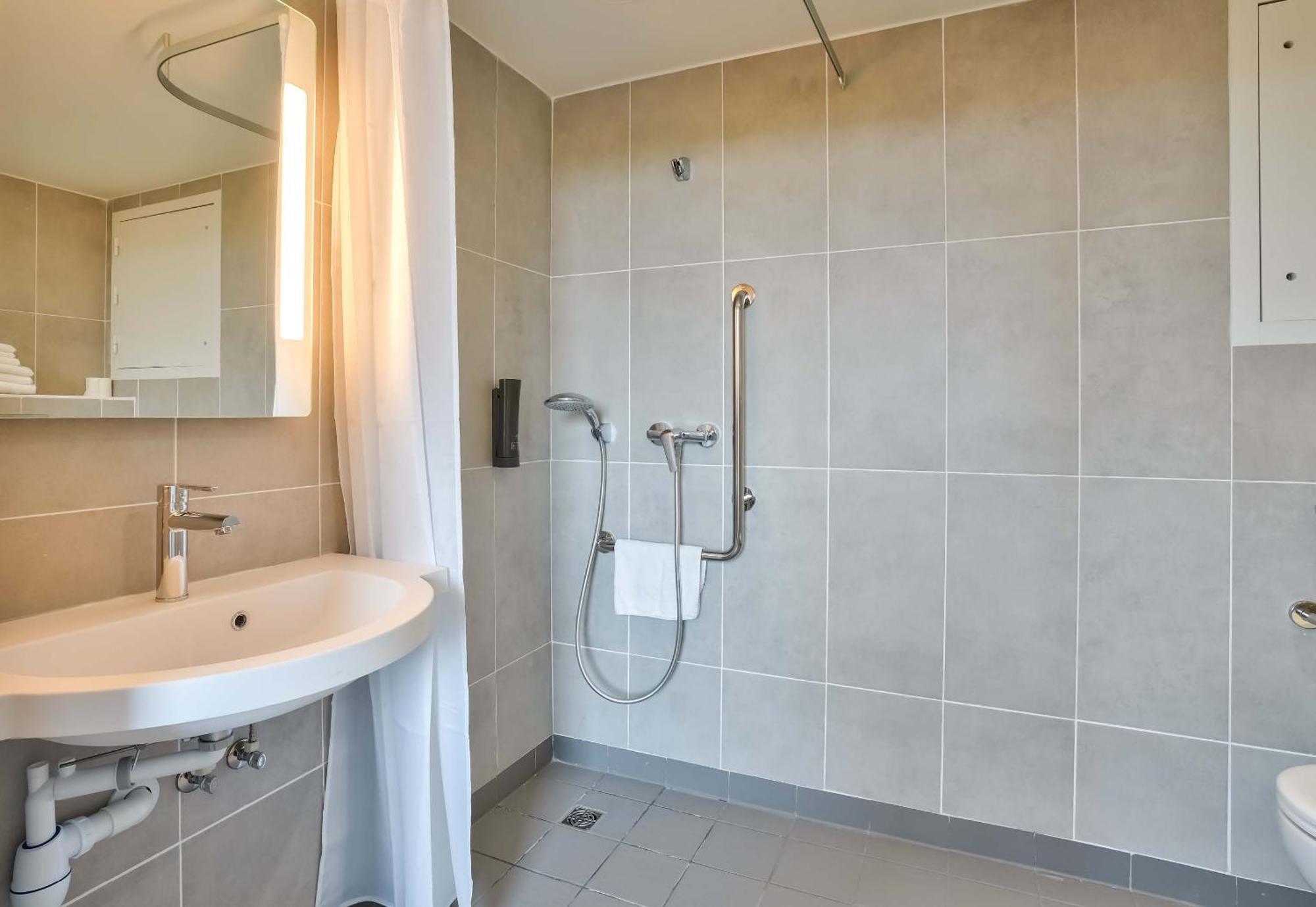 מונטרוג' B&B Hotel Paris Porte D'Orleans מראה חיצוני תמונה